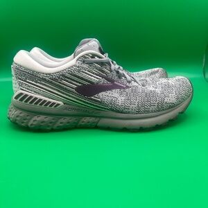 Brooks Women's Gray and Black Athletic Shoes